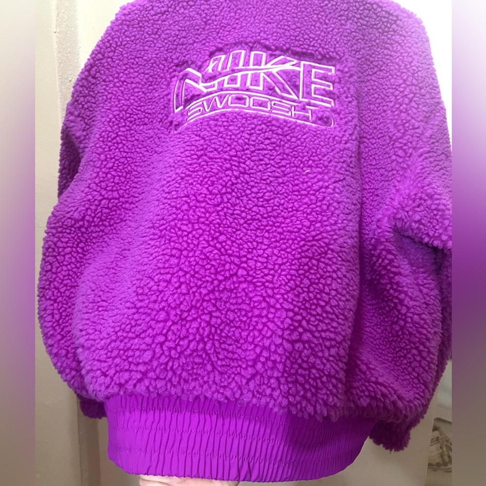 Nike Women’s Oversized Plush Swoosh Jacket - Picture 11 of 15